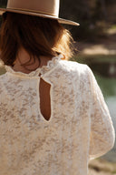 Blouse en dentelle tendance femme écru avec petit col Vinciane