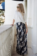 Jupe longue femme fluide tie & dye bleu marine écru Bianca tendance