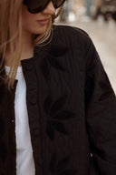 Veste matelassée femme noir brodée automne tendance Péplum