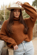 Pull col roulé camel oversize femme Hugo chaud hiver tendance