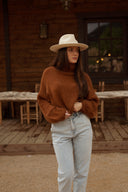 Pull col roulé camel oversize femme Hugo chaud hiver tendance