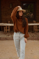 Pull col roulé camel oversize femme Hugo chaud hiver tendance
