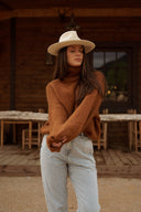 Pull col roulé camel oversize femme Hugo chaud hiver tendance