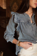 Chemise en jean femme bleu délavé avec volants aux épaules Sofia