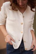 Gilet classique beige femme mi saison avec boutons dores Pedro