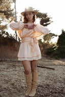 Robe courte femme beige nouée a la taille tendance isabeau delatour Ivy