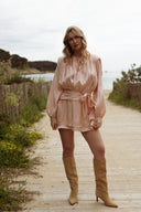 Robe courte femme beige nouée a la taille tendance isabeau delatour Ivy