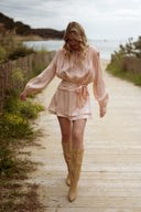 Robe courte femme beige nouée a la taille tendance isabeau delatour Ivy