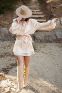 Robe courte femme beige nouée a la taille tendance isabeau delatour Ivy