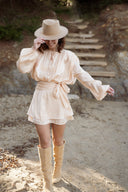 Robe courte femme beige nouée a la taille tendance isabeau delatour Ivy