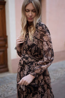 Robe courte hiver femme marron et noir avec volants et col montant Marthe