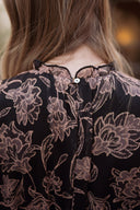 Robe courte hiver femme marron et noir avec volants et col montant Marthe