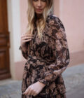 Robe courte hiver femme marron et noir avec volants et col montant Marthe