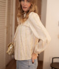 Chemise femme à petites fleurs jaune et beige brodée Marguerite