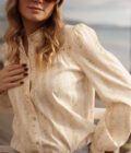 Chemise femme à petites fleurs jaune et beige brodée Marguerite
