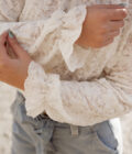 Blouse en dentelle tendance femme écru avec petit col Vinciane